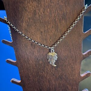 Delicate Silver Leaf Pendant Necklace - Women Jewelry